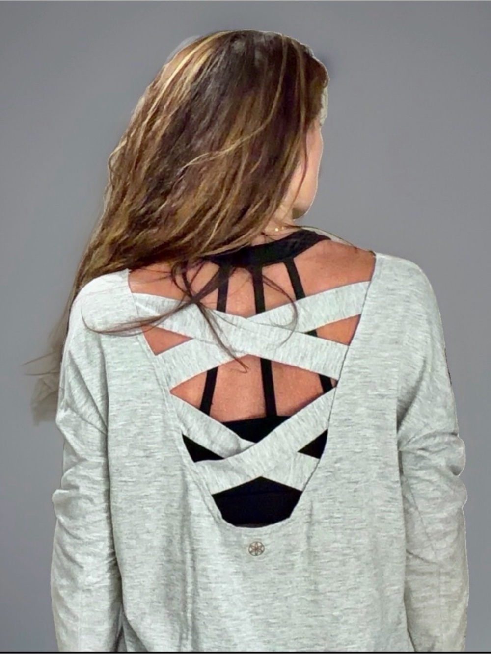 Women’s Gray Gaiam Long Sleeve  Pullover Strappy Back Tee Shirt size M Medium